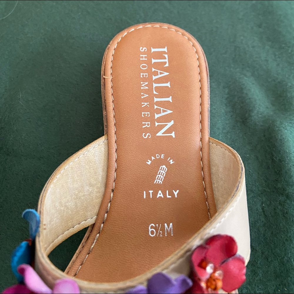 Sandals with flowers